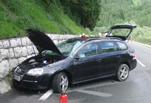 Aufräumen nach Verkehrsunfall am 13. Juli 2012
